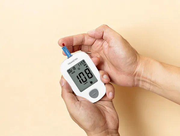 Telehealth and Blood Glucose Monitors: How Connected Devices Improve Chronic Disease Outcomes